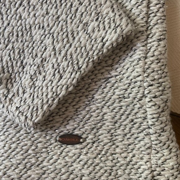 NWOT O'Neill White & Silver Sweater - Picture 4 of 7